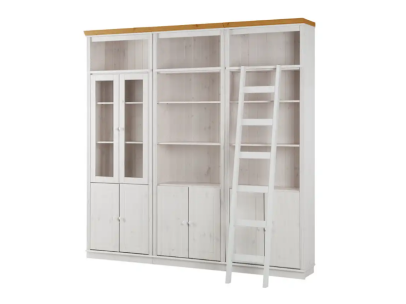 Escada de madeira maciça cor branco lavado/ Coleção Biblioteca