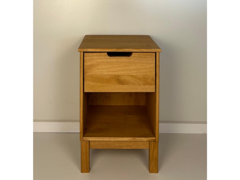 Mesa de cabeceira com 1 gaveta no acabamento cera natural com toque acetinado  / Coleção Acapulco