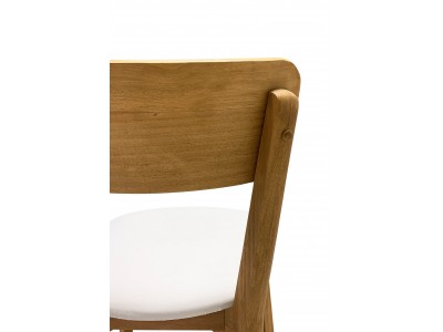 2 cadeiras de madeira com acabamento acetinado natural em cera e assento estofado em courvin branco / Coleção Scandian