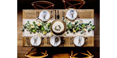 Como decorar a sala de jantar com mesa de madeira