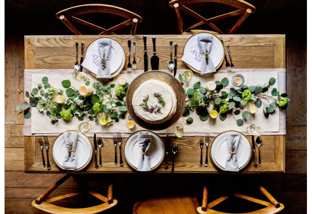 Como decorar a sala de jantar com mesa de madeira