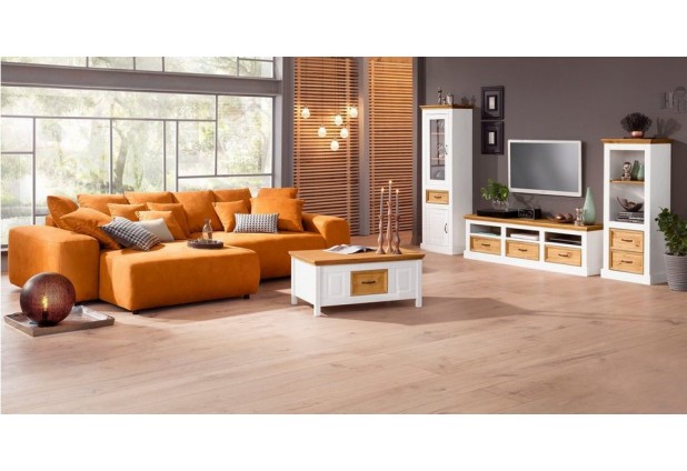 Inspiração com móveis de madeira para sala de estar
