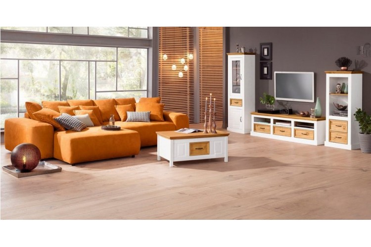 Inspiração com móveis de madeira para sala de estar